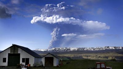 volcan islandais, tremblement, planète, volcan Grimsvoetn, éruption, cendres, glacier d'Islande, fumée, actif, insolite, planète,