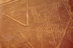 Géoglyphes de Nazca, Pérou, étrange, paranormal, grandes figures, tracées sur le sol, figuratives, oxyde de fer, désert, cailloux, gris,