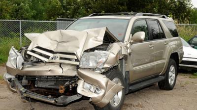 arrêtée, état d'ébriété, deux fois, en trois heures, insolite, relâchée, dame de 44 ans, causé un accident, autre véhicule, policier, témoin,