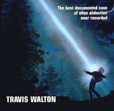 enlèvement extraterrestre, Travis Walton, étrange, paranormal, désorienté et déshydraté, ovni, disque métallique, coupole, puissante lueur, rayon lumineux bleuté,