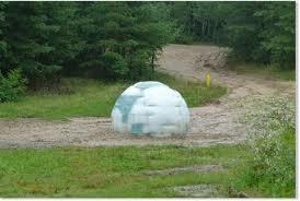 mystère, igloo de glace, République Tchèque, étrange, paranormal, planète bleue, curiosités, géante boule, énigme, ovni,