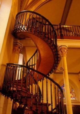 escalier mystérieux, Chapelle Loretto, étrange, paranormal, Santa Fé, 130 ans, légende, miracle, 19e siècle, neuvène, saint joseph, prière,