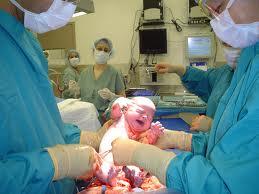 accouchement miracle, des jumeaux, naissent, à deux jours d'intervalle, insolite, complications, grossesse, Seth et Preston Campbell, 50 heures plus tard, infection intestinale,