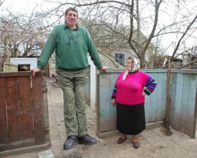 homme, plus grand du monde, insolite, 2,56 mètres, Ukrainien, Leonid Stadnyk, titre officieux, Guinness des Records,