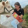 Hadrien, tour de France, avec sa vache, Camomille, insolite, Maine et Loire, agriculteurs bio, Charolaise, tenir en longe, parcourir à pied, 1200 km,