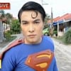 Herbert Chavez, 15 ans, chirurgie, ressembler à Superman, insolite, derniers descendants, planète Krypton, Philippines, héros, scalpel, bistouri, bloc opératoire,