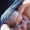 accouchement, sur le siège, voiture, insolite, bébé, donné naissance, hopital, petite fille,