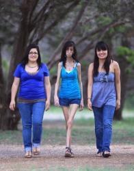femme, plus maigre, du monde, insolite, maladie, très rare, Lizzie Velasquez, 60 repas par jour, nourriture, 30 kg, bonne santé, pas anorexique,